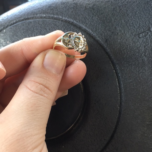 Gold ring! - Picture 4 of 4